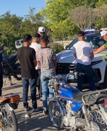 motosikletli-trafik-canavarlari-jandarmadan-kacamadi-XrTsXspK.jpg