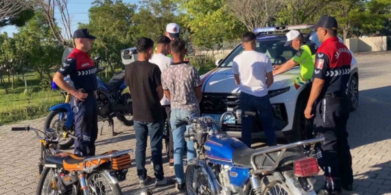 motosikletli-trafik-canavarlari-jandarmadan-kacamadi-XrTsXspK.jpg
