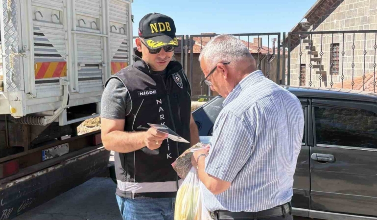 nigde-polisinden-uyusturucuya-karsi-bilinclendirme-seferberligi-Tlg9JMxI.jpg
