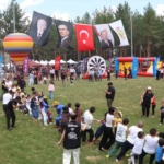 olur-akdag-festivali-buyuk-coskuyla-basladi-cocuklar-doyasiya-eglendi-P538el76.jpg