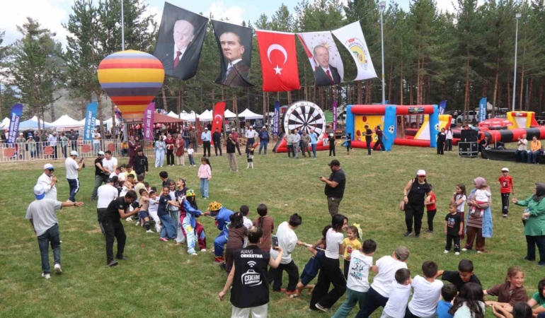 olur-akdag-festivali-buyuk-coskuyla-basladi-cocuklar-doyasiya-eglendi-P538el76.jpg