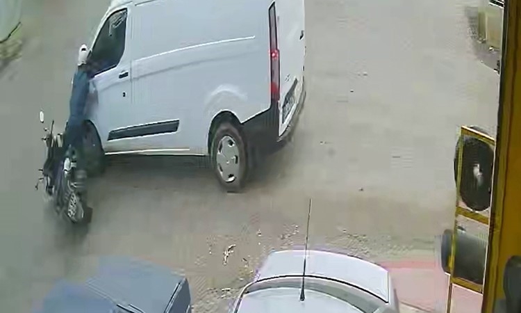 osmaniyede-minibusle-carpisan-motosikletli-yaralandi-ORbqIsAX.jpg