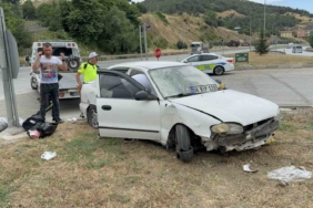 otomobilin-refuje-ciktigi-kaza-maddi-hasarla-atlatildi-BzSh5agC.jpg
