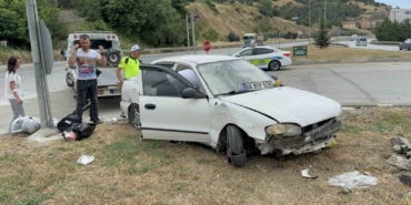otomobilin-refuje-ciktigi-kaza-maddi-hasarla-atlatildi-BzSh5agC.jpg