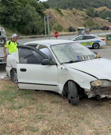 otomobilin-refuje-ciktigi-kaza-maddi-hasarla-atlatildi-BzSh5agC.jpg