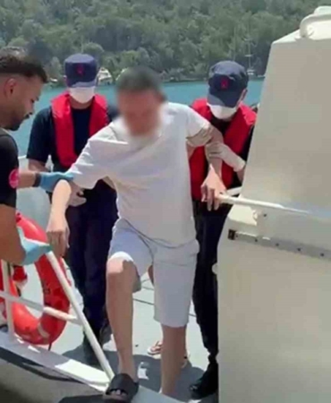 ozel-teknelerde-rahatsizlanan-iki-vatandasa-tibbi-tahliye-zNjURHlM.jpg