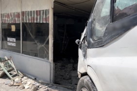 pikapla-carpisan-minibus-kiraathaneye-daldi-1-olu-3-yarali-9Buhy7Ne.jpg