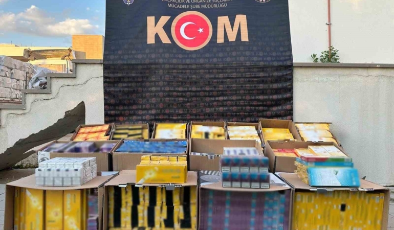 polis-durdurdugu-tirda-13-bin-140-paket-gumruk-kacagi-sigara-ele-gecirdi-5SPQa3rW.jpg