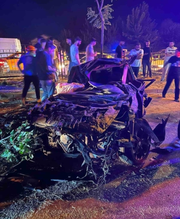 refuje-carpan-otomobil-hurdaya-dondu-2-yarali-N2gpHSSq.jpg