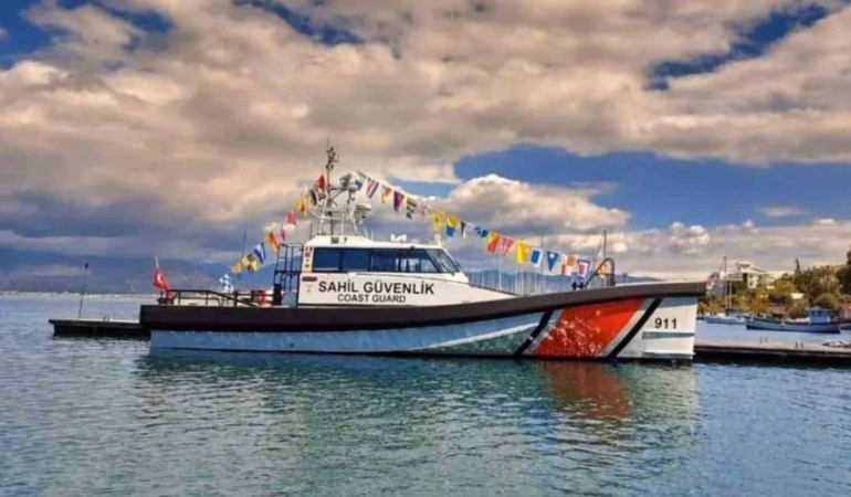 sahil-guvenlik-botlari-denizcilik-ve-kabotaj-bayraminda-ziyarete-acildi-1yKndkyF.jpg