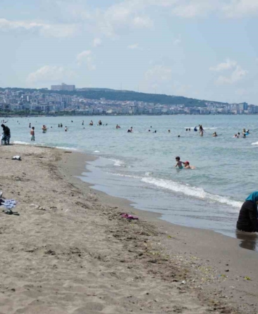 samsunda-dalga-ve-ruzgar-alarmi-denize-girmeyin-cagrisi-2Ki5Agt3.jpg
