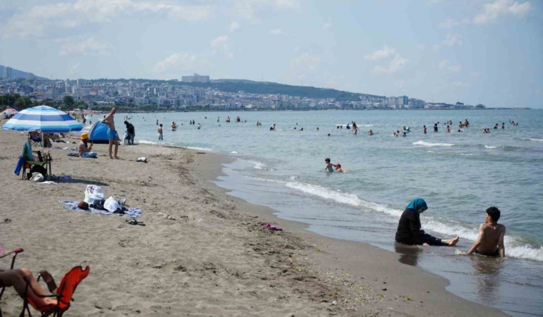 samsunda-dalga-ve-ruzgar-alarmi-denize-girmeyin-cagrisi-2Ki5Agt3.jpg