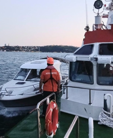 sariyer-aciklarinda-su-alan-tekne-kurtarildi-rDZ1G35L.jpg