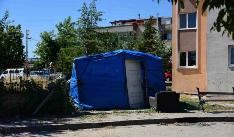 sehzadeler-belediyesinden-selimsahlarda-kacak-yapilara-mudahale-eID3H5UX.jpg