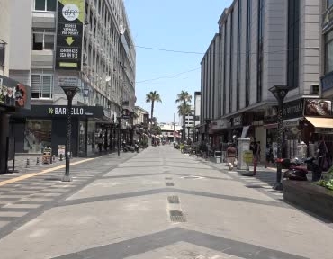 sicak-ve-nemin-bastirdigi-mersinde-vatandaslar-bici-biciyle-serinliyor-my6hKKev.jpg