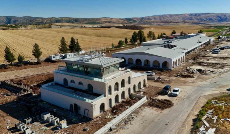 siirt-havalimani-yeni-terminalinde-sona-yaklasildi-8vnQ8qZe.jpg