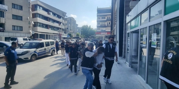 silahla-vurduklari-adami-darbederek-oldurduler-cinayet-ani-kamerada-XvHSepZ4.jpg