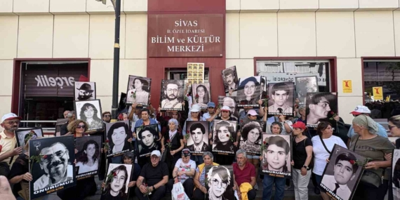 sivas-olaylarinda-hayatlarini-kaybedenler-anildi-RyATclvX.jpg