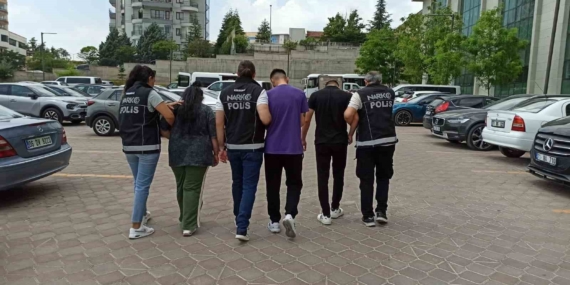 sokak-saticilarina-buyuk-darbe-binlerce-uyusturucu-hap-ele-gecirildi-jINJSMML.jpg