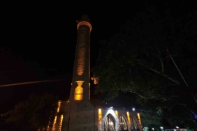 tarihi-harput-mahallesinde-gece-guzelligi-WNk2lhvv.jpg
