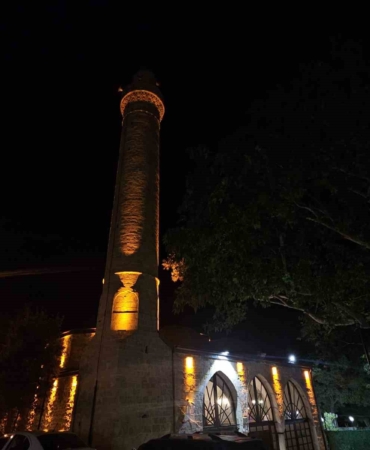 tarihi-harput-mahallesinde-gece-guzelligi-WNk2lhvv.jpg