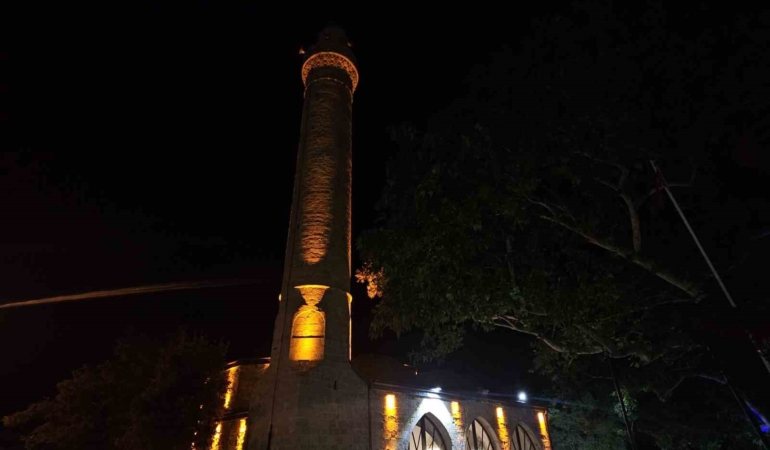 tarihi-harput-mahallesinde-gece-guzelligi-WNk2lhvv.jpg