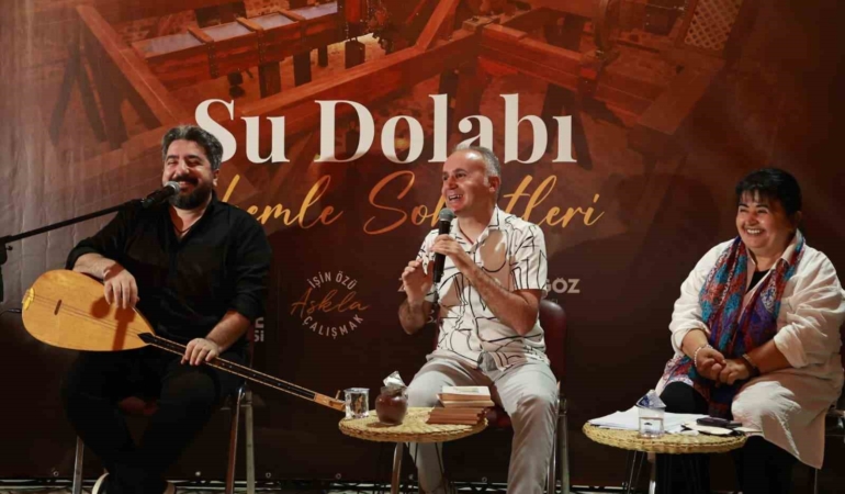 tarihi-su-dolabinda-neset-ertas-turkuleri-seslendirildi-Al1x7QIi.jpg