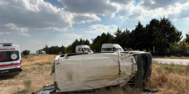 tarim-iscilerini-tasiyan-minibus-devrildi-17-yarali-YCUjUlyT.jpg