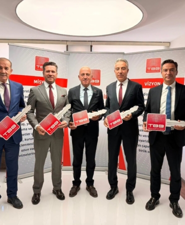 tavas-belediyesine-22-tonluk-yeni-ekskavator-kazandirildi-IcpqWtQw.jpg