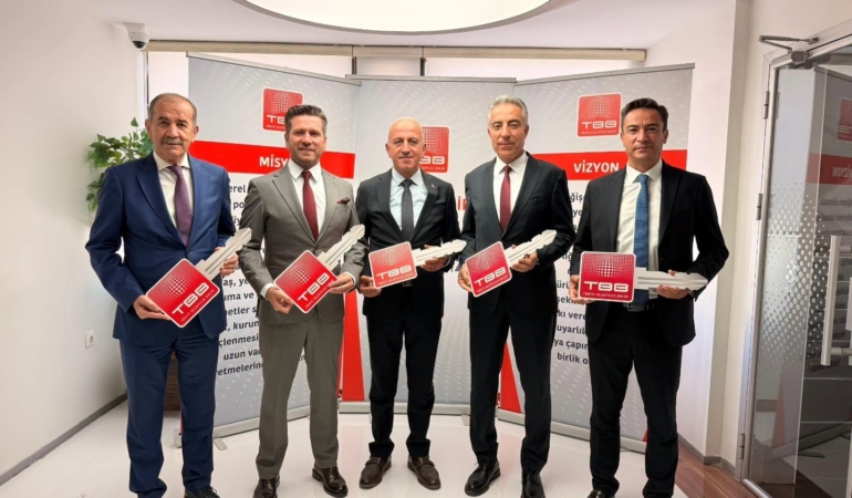 tavas-belediyesine-22-tonluk-yeni-ekskavator-kazandirildi-IcpqWtQw.jpg