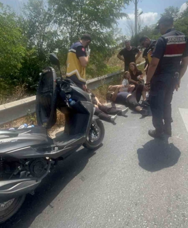 tekirdagda-devrilen-motosikletteki-3-kisi-yaralandi-LGqwfcmQ.jpg