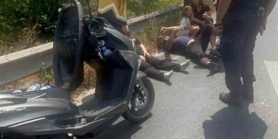 tekirdagda-devrilen-motosikletteki-3-kisi-yaralandi-LGqwfcmQ.jpg