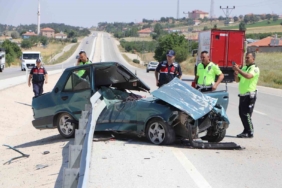 tofas-bariyerlere-ok-gibi-saplandi-1-yarali-NW2Kt7RO.jpg