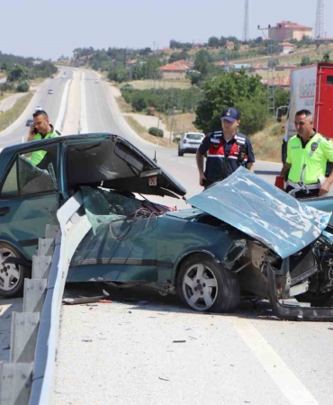 tofas-bariyerlere-ok-gibi-saplandi-1-yarali-NW2Kt7RO.jpg