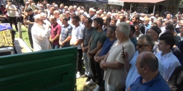 trafik-kazasinda-hayatini-kaybeden-kari-koca-topraga-verildi-t2FFBzUO.jpg