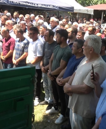 trafik-kazasinda-hayatini-kaybeden-kari-koca-topraga-verildi-t2FFBzUO.jpg
