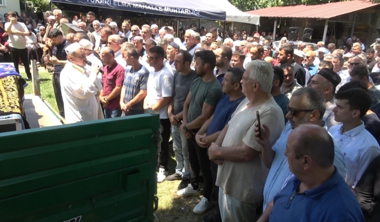 trafik-kazasinda-hayatini-kaybeden-kari-koca-topraga-verildi-t2FFBzUO.jpg