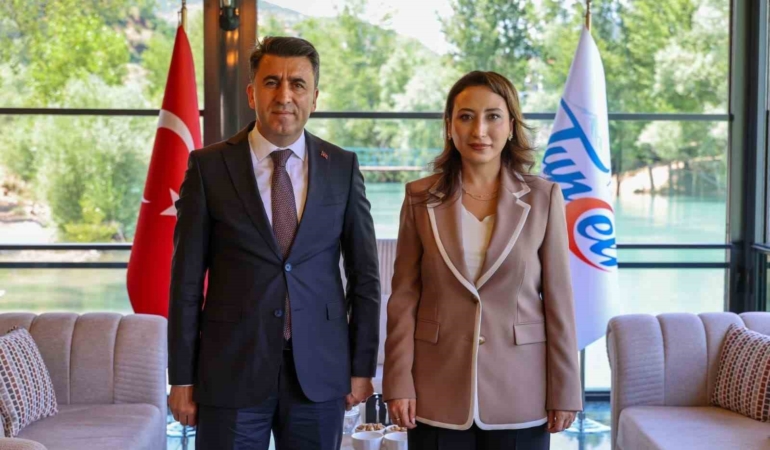 tuncelinin-ilk-kadin-kaymakami-goreve-basladi-tG5fRXkl.jpg