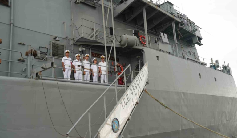 turk-donanmasindan-atlantikin-otesinde-guc-gosterisi-tcg-orucreis-new-yorkta-tV8HYAC3.jpg