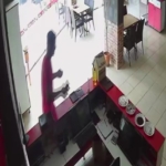 tuvalet-bahanesiyle-girdigi-restorandan-telefon-camiden-merdiven-caldi-7Qvfg4BF.jpg