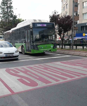 ukomeden-inonu-bulvarinda-yaya-gecidi-duzenlemesi-amac-can-guvenliginin-artirilmasi-RARvP7Ds.jpg
