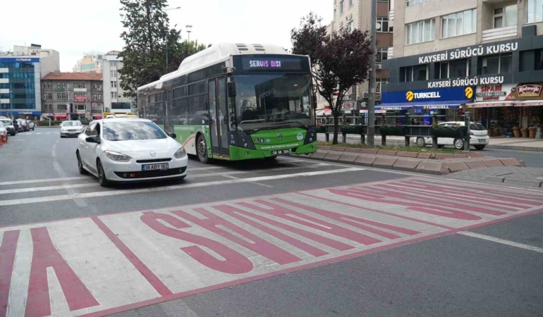 ukomeden-inonu-bulvarinda-yaya-gecidi-duzenlemesi-amac-can-guvenliginin-artirilmasi-RARvP7Ds.jpg