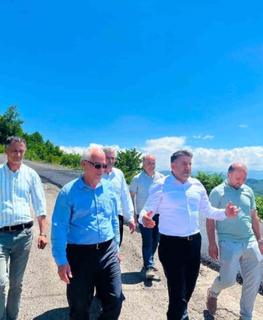 ulubeyde-sicak-asfalt-ve-beton-yol-calismalari-devam-ediyor-d49S6n7A.jpg