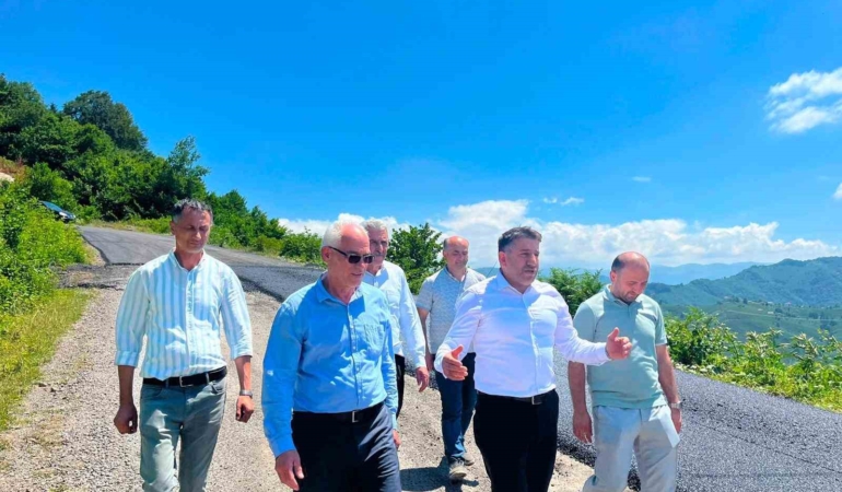 ulubeyde-sicak-asfalt-ve-beton-yol-calismalari-devam-ediyor-d49S6n7A.jpg