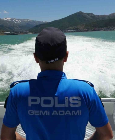 van-golunde-kacak-avciliga-deniz-polisinden-gecit-yok-zKklQG3F.jpg