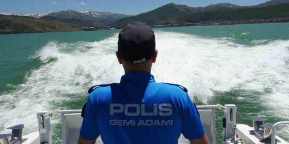 van-golunde-kacak-avciliga-deniz-polisinden-gecit-yok-zKklQG3F.jpg