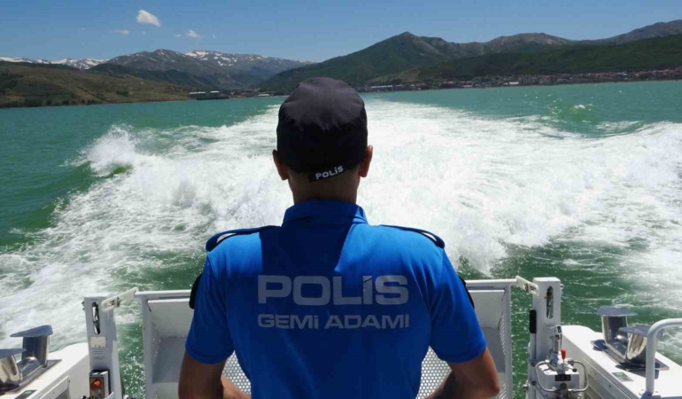 van-golunde-kacak-avciliga-deniz-polisinden-gecit-yok-zKklQG3F.jpg