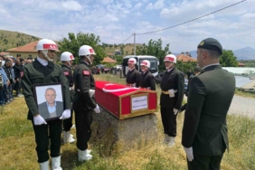 vefat-eden-kibris-gazisi-son-yolculuguna-ugurlandi-Nfpx2C5U.jpg
