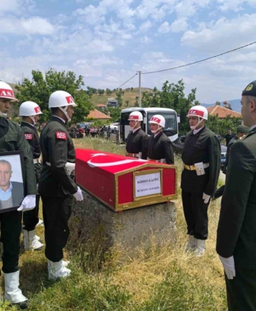 vefat-eden-kibris-gazisi-son-yolculuguna-ugurlandi-Nfpx2C5U.jpg