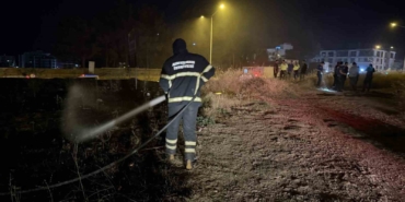 yanginda-alevlerin-arasinda-kalan-kaplumbagayi-polis-ekipleri-kurtardi-bODcLQ9A.jpg